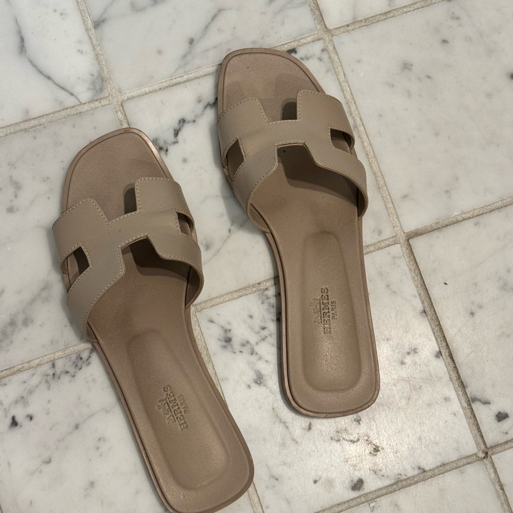Hermes Oran 8.5 Beige Mastic Sandals